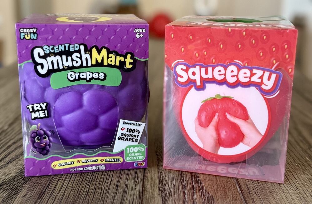 Sunny Days, Smushmart, Scented Grapes Squeezy Strawberry Viral Squishy Bundle